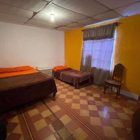 4 Grados Hostel Guatemala-Stad Buitenkant foto