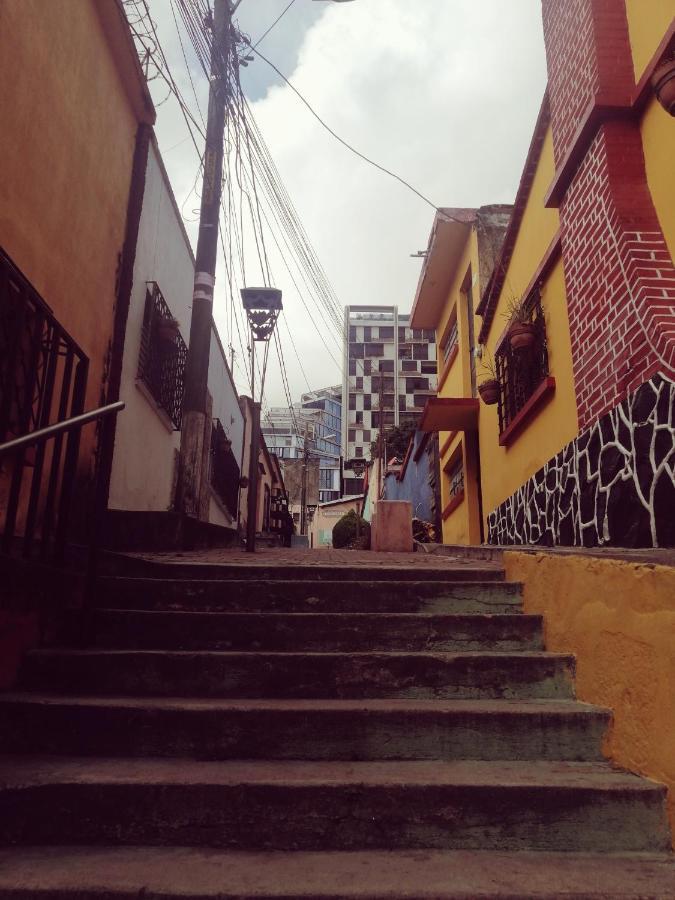 4 Grados Hostel Guatemala-Stad Buitenkant foto