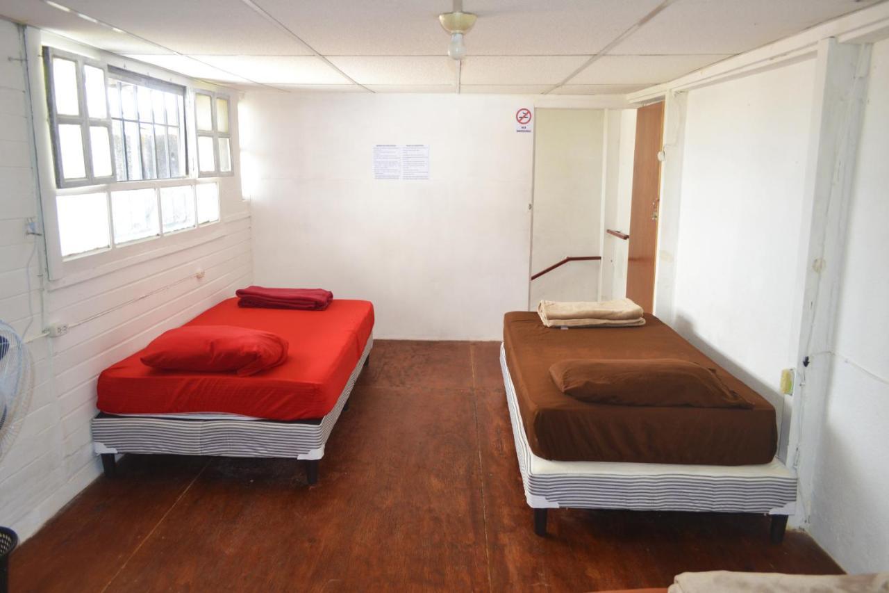 4 Grados Hostel Guatemala-Stad Buitenkant foto