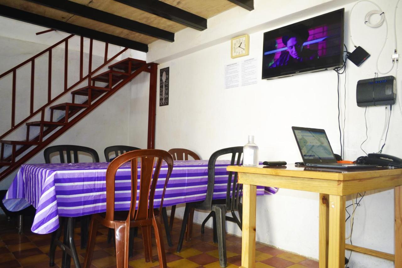 4 Grados Hostel Guatemala-Stad Buitenkant foto